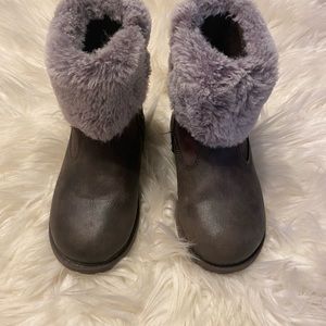 🎄 Christmas Special 🎄 Gray faux fur boots. BUNDLE AND SAVE!! SAME DAY SHIP!